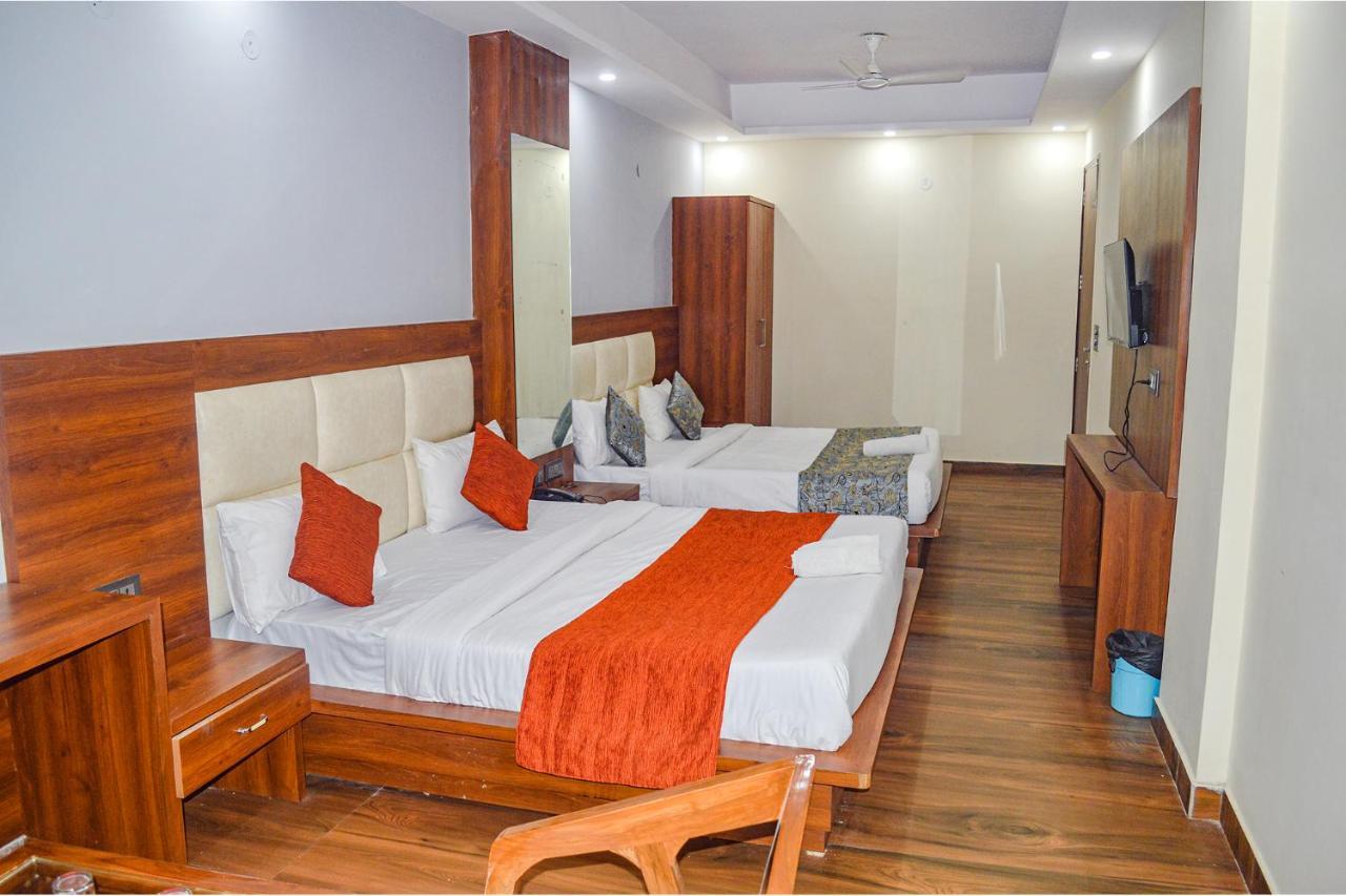 Fabhotel The Golf Inn Noida Exterior photo